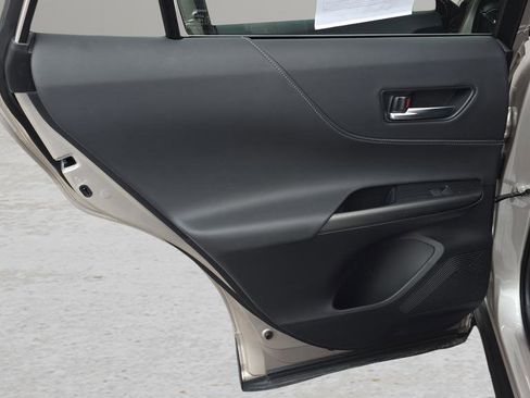 Used 2024 Toyota Venza XLE image 13