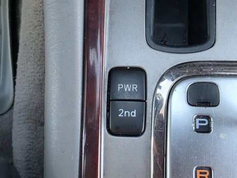Used 2003 Toyota Land Cruiser w/ Convenience Pkg AWD/4WD image 40