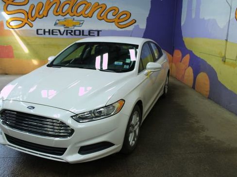 Used 2015 Ford Fusion SE image 4