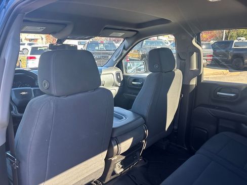 Used 2020 Chevrolet Silverado 1500 Custom w/ Custom Value Package image 9