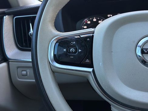 Used 2021 Volvo XC60 T5 Inscription w/ Protection Package Premier image 24