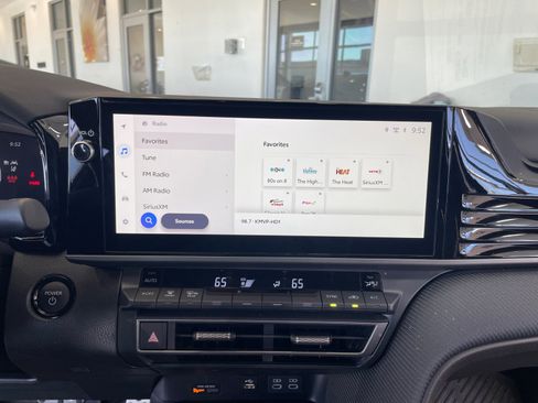 Certified 2026 Toyota Camry Hybrid w/ Multimedia Upgrade Package FWD image 28