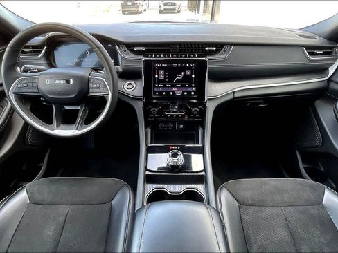 Used 2024 Jeep Grand Cherokee Altitude AWD/4WD image 15