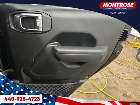 Used 2024 Jeep Wrangler Unlimited w/ Convenience Group AWD/4WD image 28