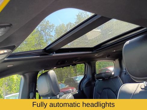 Used 2026 Chrysler Pacifica Limited FWD image 20