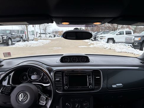 Used 2013 Volkswagen Beetle 2.0T image 9