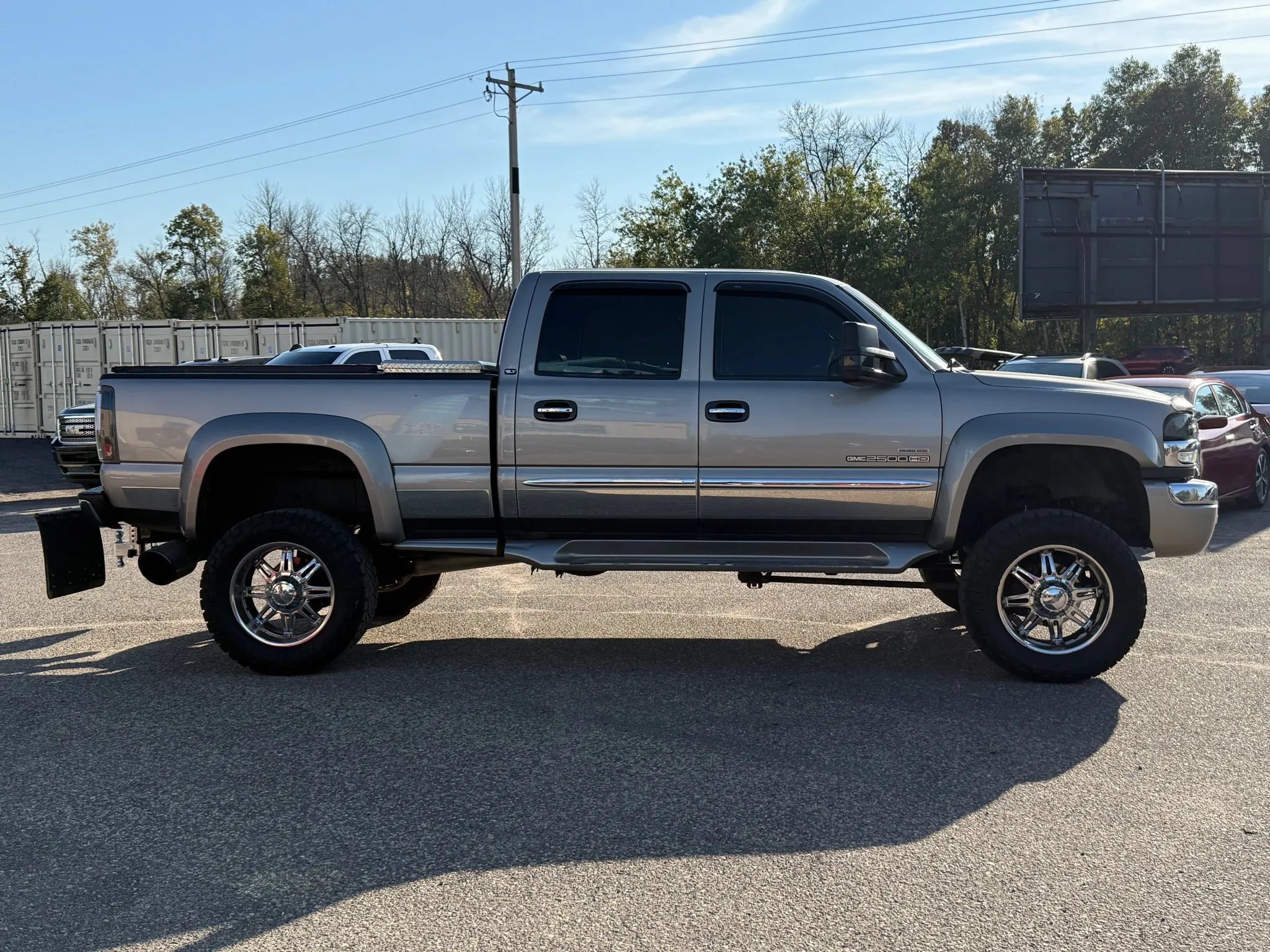 Used 2003 GMC Sierra 2500 SLT w/ SLT Preferred Equipment Group AWD/4WD image 12