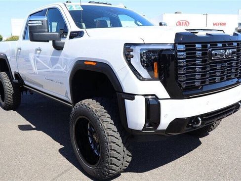 Used 2025 GMC Sierra 3500 Denali Ultimate AWD/4WD image 7