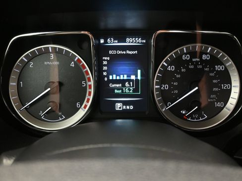 Used 2017 Nissan Titan SV AWD/4WD image 25