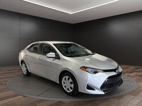 Used 2017 Toyota Corolla LE w/ Carpet Mat Package (TMS) FWD image 2