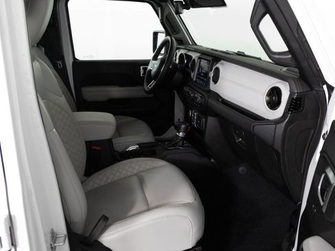 Used 2022 Jeep Wrangler Unlimited Sahara AWD/4WD image 41