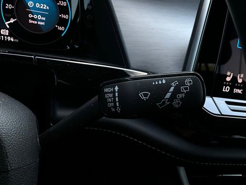 Used 2024 Volkswagen Atlas Cross Sport SE image 38