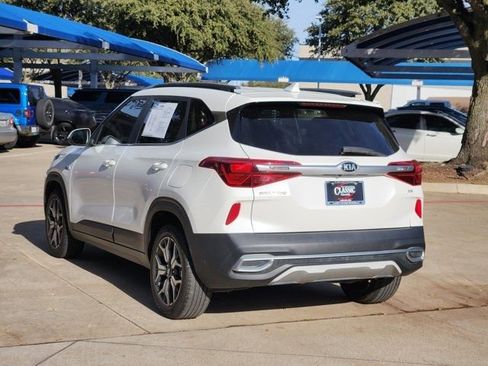 Used 2021 Kia Seltos EX image 3