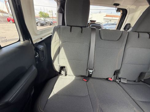 Used 2025 Jeep Wrangler Sport S AWD/4WD image 38