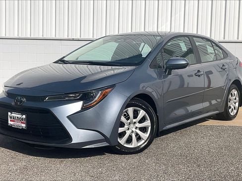 Used 2025 Toyota Corolla LE image 2