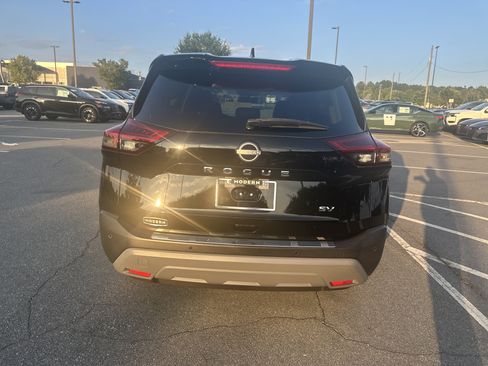Certified 2023 Nissan Rogue SV w/ SV Premium B Package FWD image 6