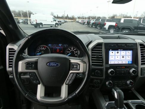 Used 2017 Ford F150 Platinum w/ Equipment Group 701A Luxury image 31