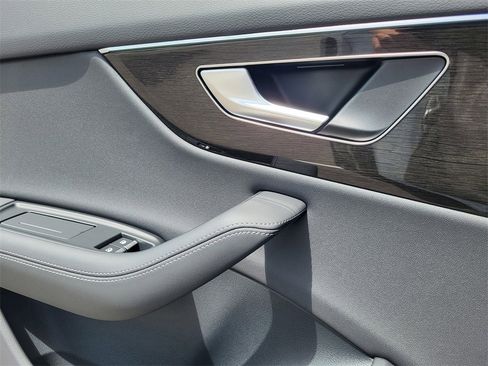 New 2025 Audi Q8 Prestige image 11