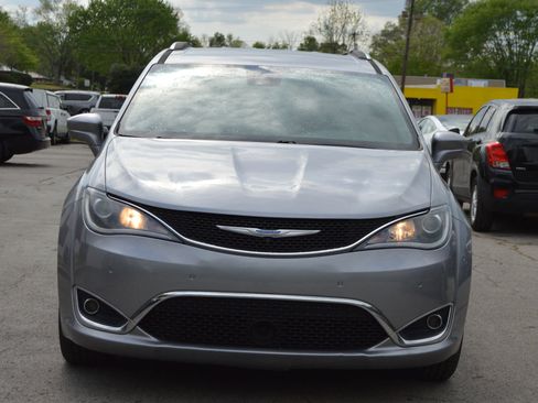 Used 2018 Chrysler Pacifica Touring-L w/ Advanced Safetytec Group image 3