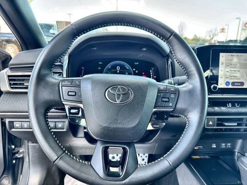 Used 2025 Toyota Camry SE image 23
