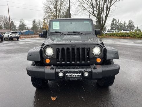 Used 2018 Jeep Wrangler Unlimited Sahara image 2