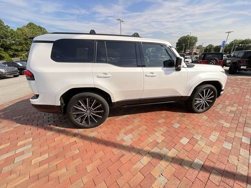 Used 2025 Lexus GX 550 w/ Accessory Package (2T) AWD/4WD image 36