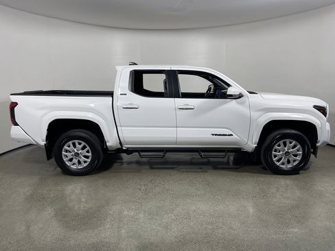 Certified 2024 Toyota Tacoma SR5 image 2