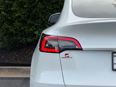 Used 2021 Tesla Model Y Long Range AWD/4WD image 14