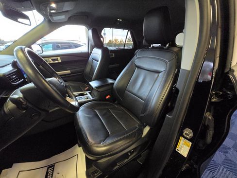 Used 2023 Ford Explorer Limited w/ Equipment Group 301A image 9
