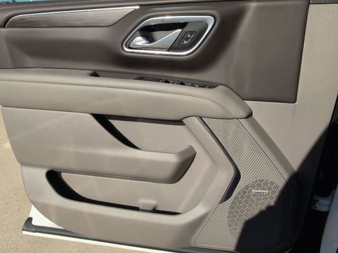 Used 2024 Chevrolet Suburban LT image 15