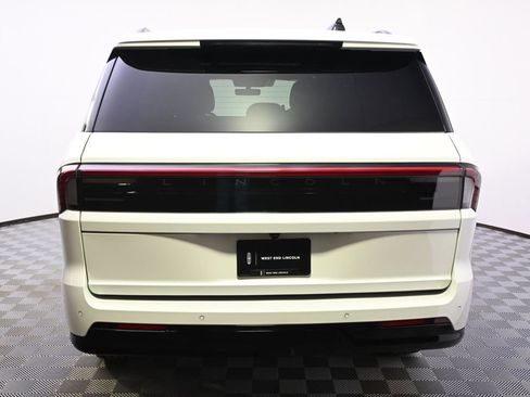 New 2026 Lincoln Navigator Reserve w/ Jet Appearance Package AWD/4WD image 5