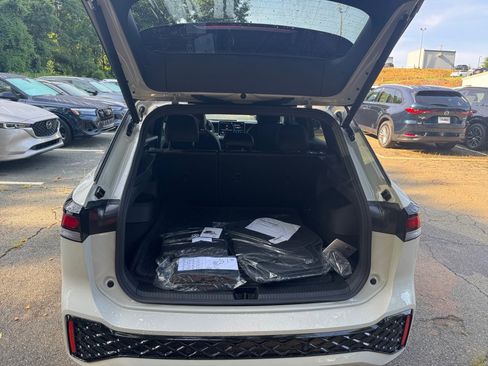 New 2025 Volkswagen Tiguan SE R-Line image 14