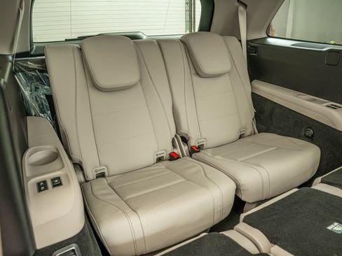 Used 2026 Mercedes-Benz GLS 450 4MATIC image 34