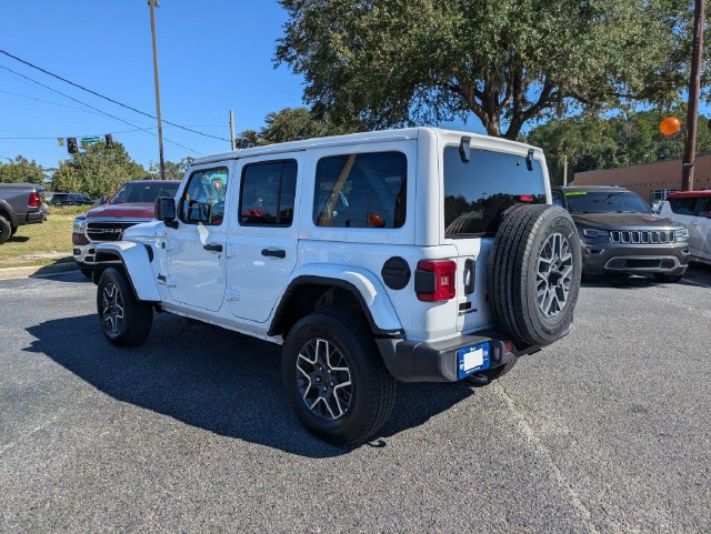 Used 2025 Jeep Wrangler Unlimited Sahara AWD/4WD image 8