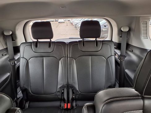 Used 2023 Jeep Grand Cherokee L Limited image 15