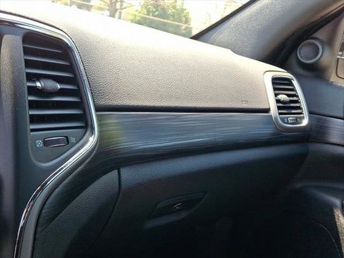 Certified 2021 Jeep Grand Cherokee Laredo image 32