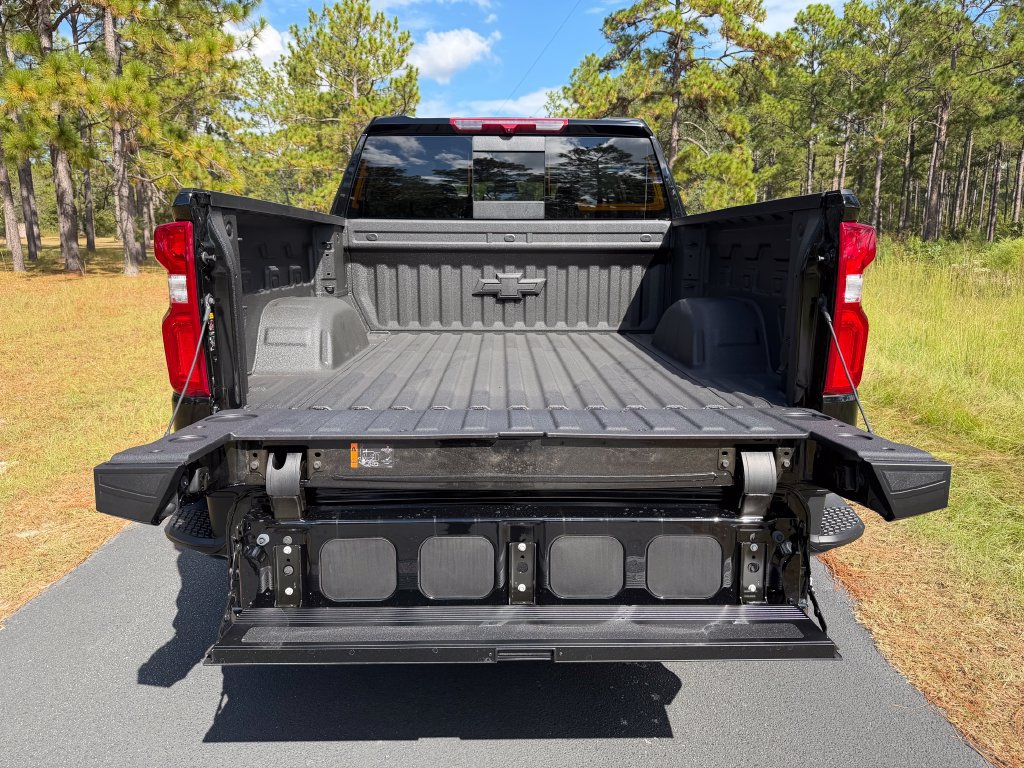 New 2026 Chevrolet Silverado 1500 RST w/ Redline Edition AWD/4WD image 7