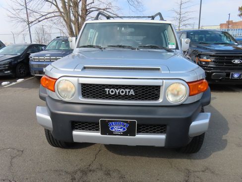 Used 2007 Toyota FJ Cruiser 4WD image 2