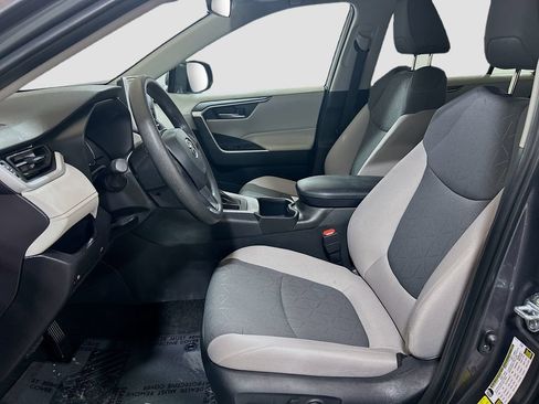Used 2025 Toyota RAV4 XLE w/ Convenience Package FWD image 17