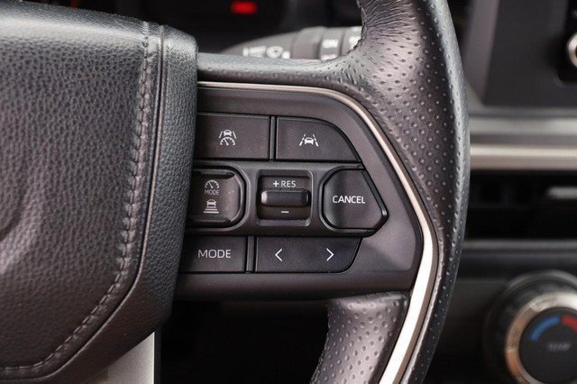 Used 2025 Toyota 4Runner SR5 AWD/4WD image 12