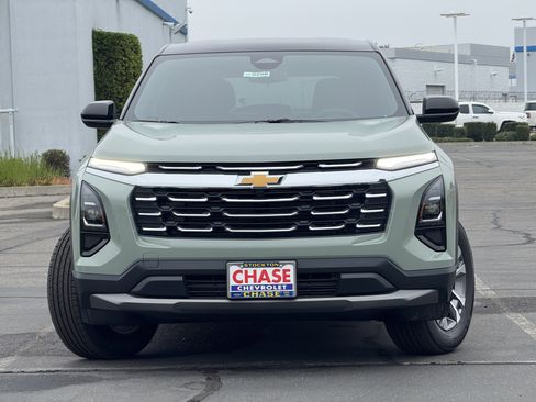 New 2026 Chevrolet Equinox LT image 2