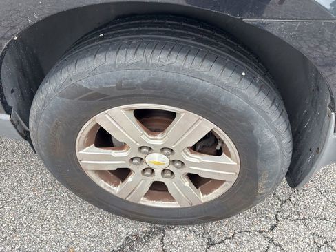 Used 2009 Chevrolet Traverse LT AWD/4WD image 2