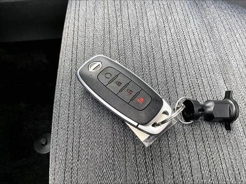 Certified 2023 Nissan Rogue SV FWD image 14