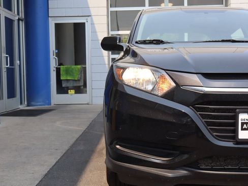 Used 2016 Honda HR-V LX image 25