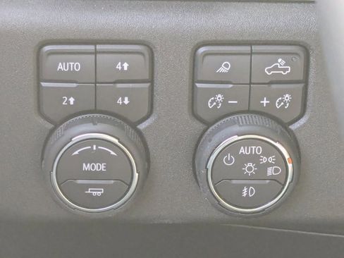 Used 2025 Chevrolet Silverado 1500 LTZ w/ Technology Package image 25