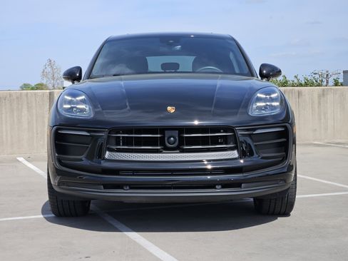 Certified 2026 Porsche Macan image 11