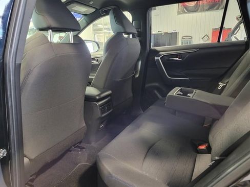 Used 2023 Toyota RAV4 SE image 13