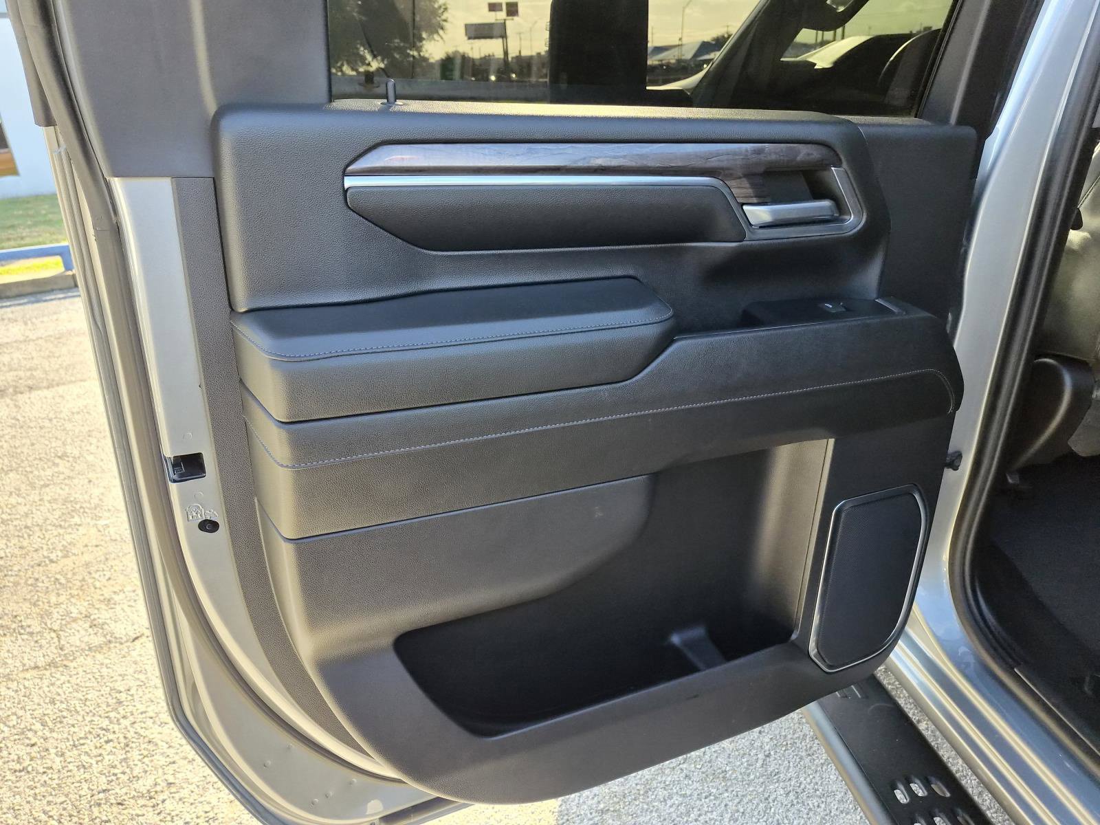 Used 2024 Chevrolet Silverado 2500 LTZ AWD/4WD image 15