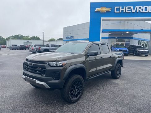 Used 2023 Chevrolet Colorado Trail Boss AWD/4WD image 2
