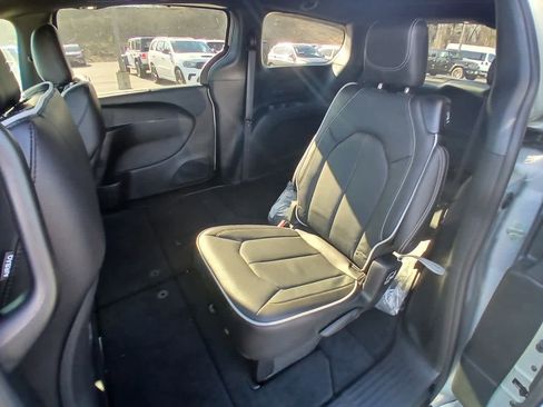 New 2026 Chrysler Pacifica Limited AWD/4WD image 12